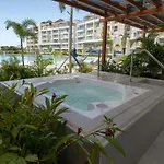 Con jacuzzi privado, laguna y Paddle board