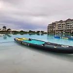 Con jacuzzi privado, laguna y Paddle board